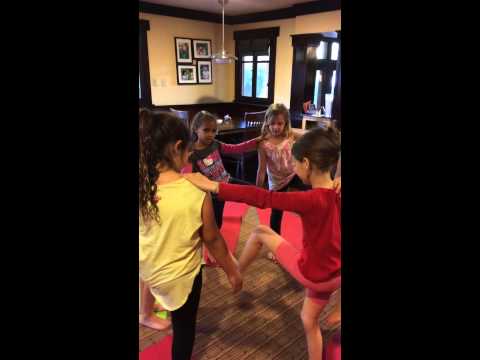 Mini Yogis Brownie Troop Teamwork Balance-11-08-2015