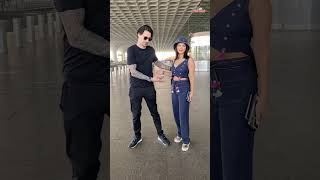 Bollywood Update: SunnyLeone spotted at the airport. ytshorts trending paparazzi viral