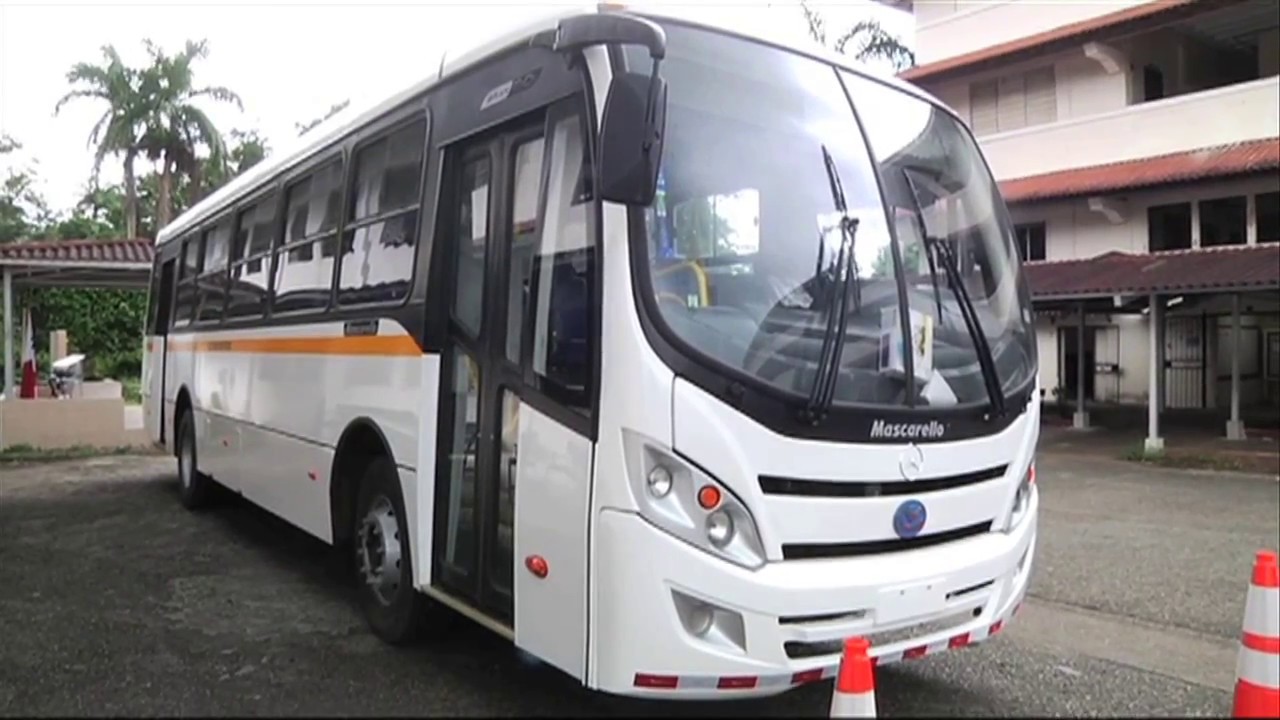 Autoridades de la UTP entregan autobús al Centro Regional de Colón ...