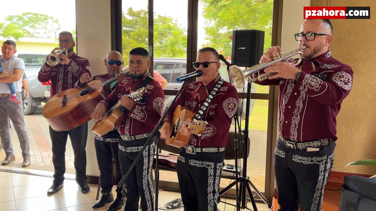 Cientos de personas recordaron a su madre con eucaristía y mariachi 