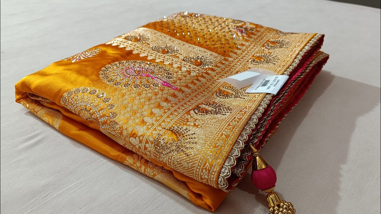 शादी में पहनने वाली साड़ी बहुत ही खूबसूरत है आप कब देखोगे जल्दी देखो!
