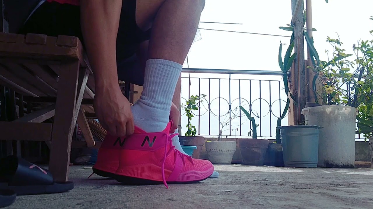 Lacing up the New Balance OMN1S 'Heatwave' | Day 1
