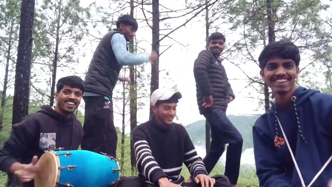 सुहाने मौसम मैं अगर महफिल हो जाए तो रौनक आ जाती है !! 😊❤️🌈