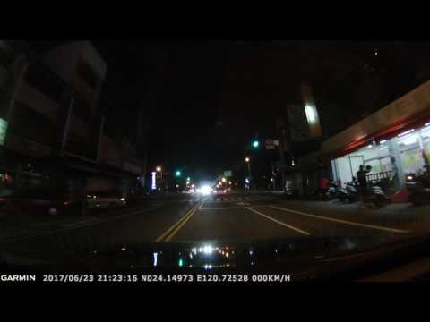2017.06.23 晚上九點二十三分。 台中太平中山路機車違規迴轉車禍影片