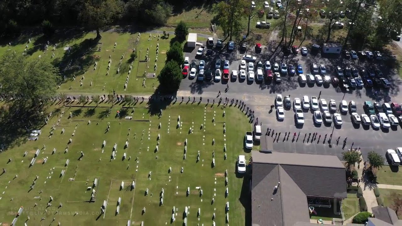 11032020 Alabaster, AL Voting Poll lines at a Cemetery YouTube