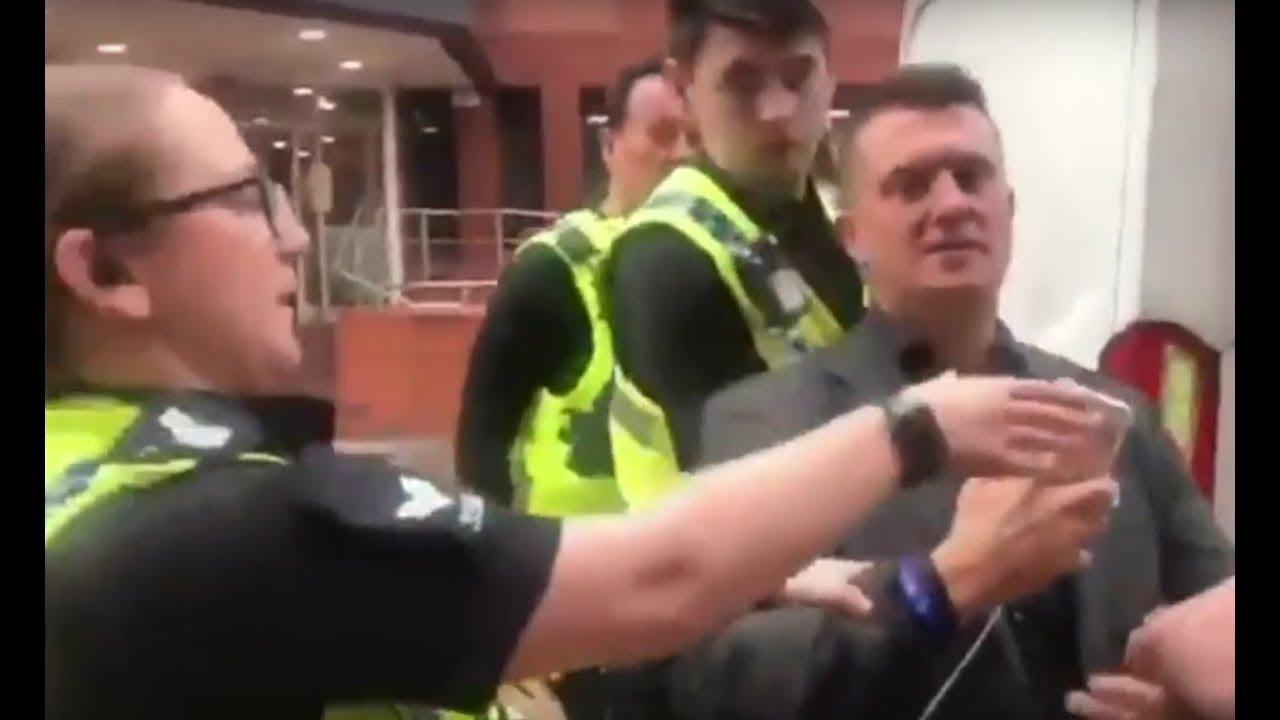 Tommy Robinson Arrest At Alleged Grooming Gang Court Case Leeds YouTube