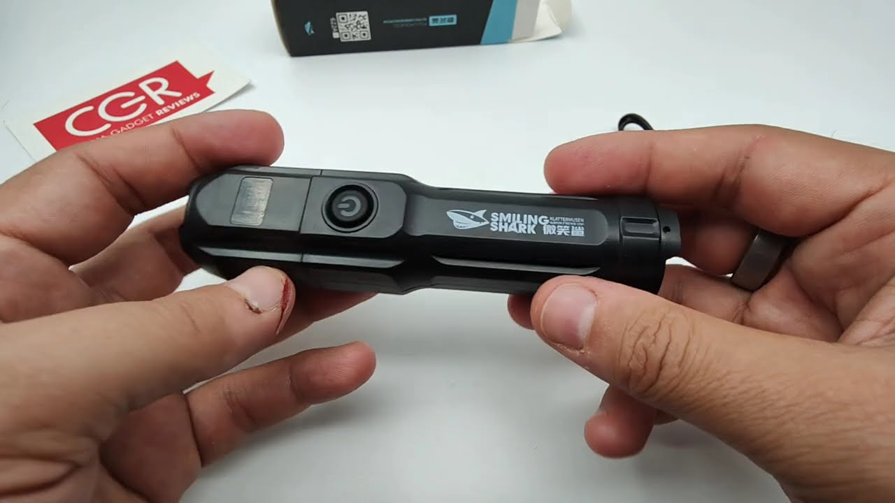 Unboxing Smiling Shark ZY-622A LED Lightweight Powerful Flashlight 