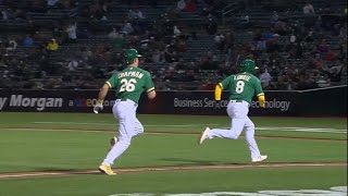Sean Murphy brings in 2 runs and Matt Chapman scores right behind Jed Lowrie