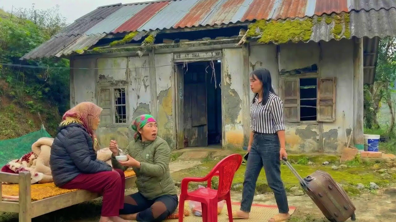 Мать-одиночка помогает бедной пожилой женщине, и когда возвращается её дочь, происходит нечто неверо