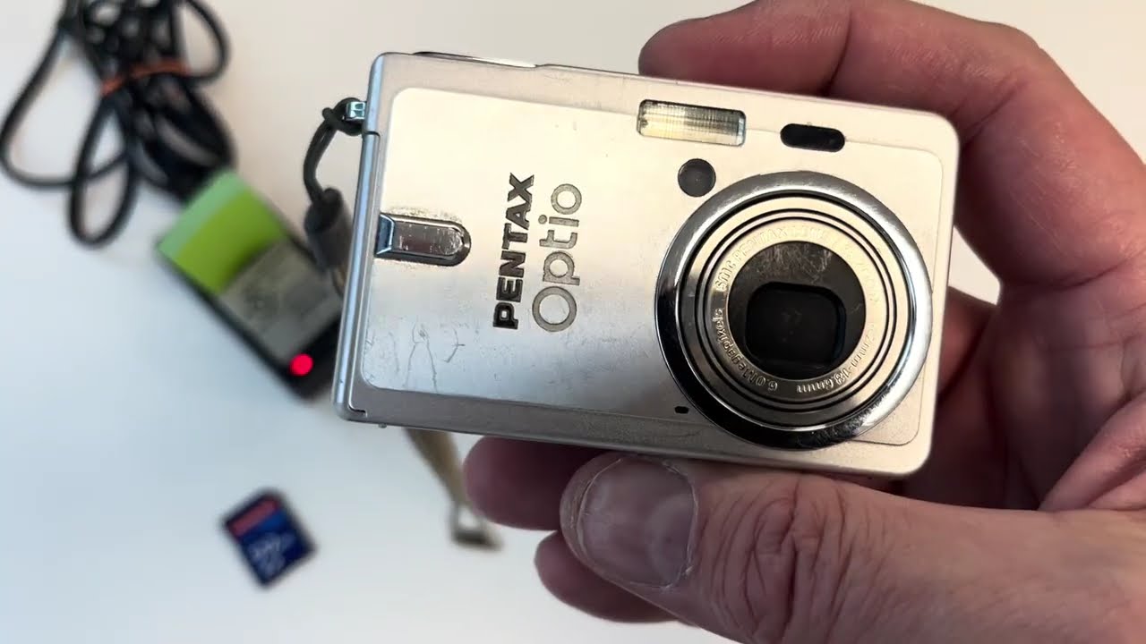 Pentax Optio S6 — старая цифровая фотокамера, устройство для тестирования автофокуса и зарядного ...