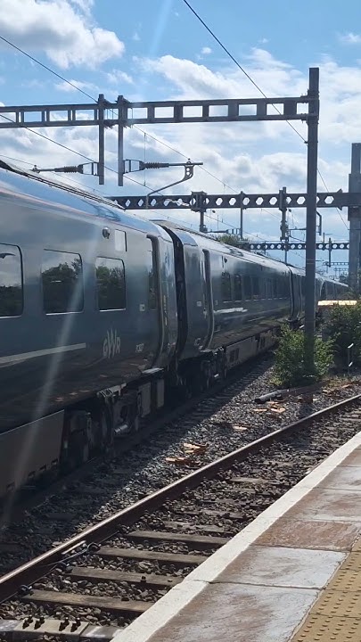 gwr-class-800s-passing-over-points-at-twyford-satisfying-track-clatter