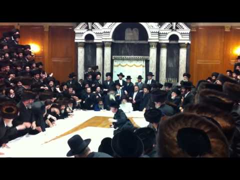 Sanz Klauzenberg Rebbe By The Traditional Apple Tish 