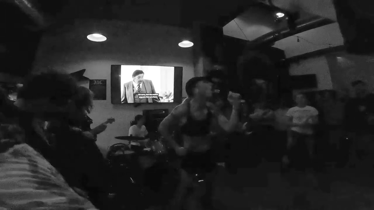 Greyhound at Hesher's Pizza, Oakland - 2-6-26