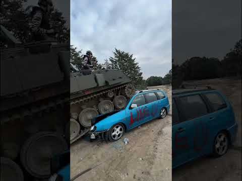 Tanque Destruyendo Coche π£π± #shorts