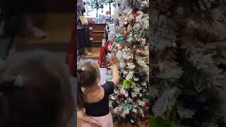 CUTE 3 YEAR OLD GIRL GOES ALASKA SOUVENIRS SHOPPING #shorts #shortsfeed #short #shortfeed #souvenirs
