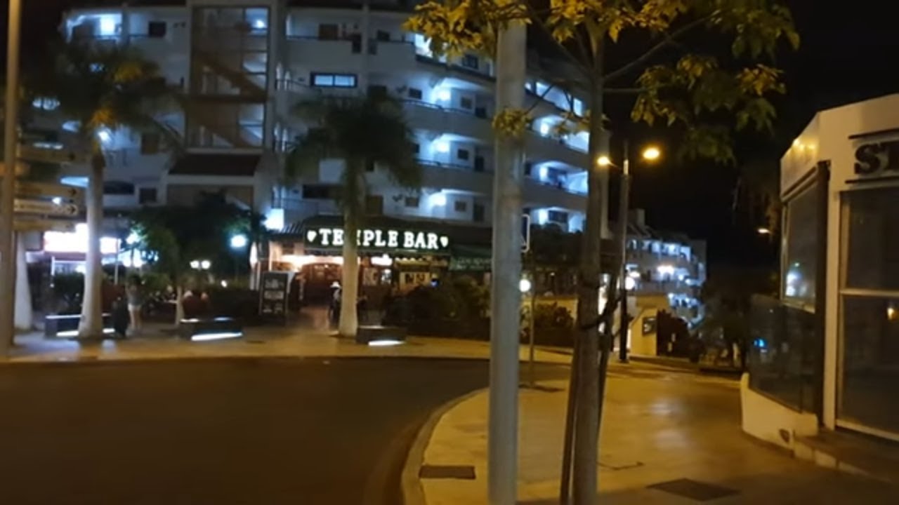Tenerife Costa Adeje Coconut Bar Quick Chat with Lovely People who