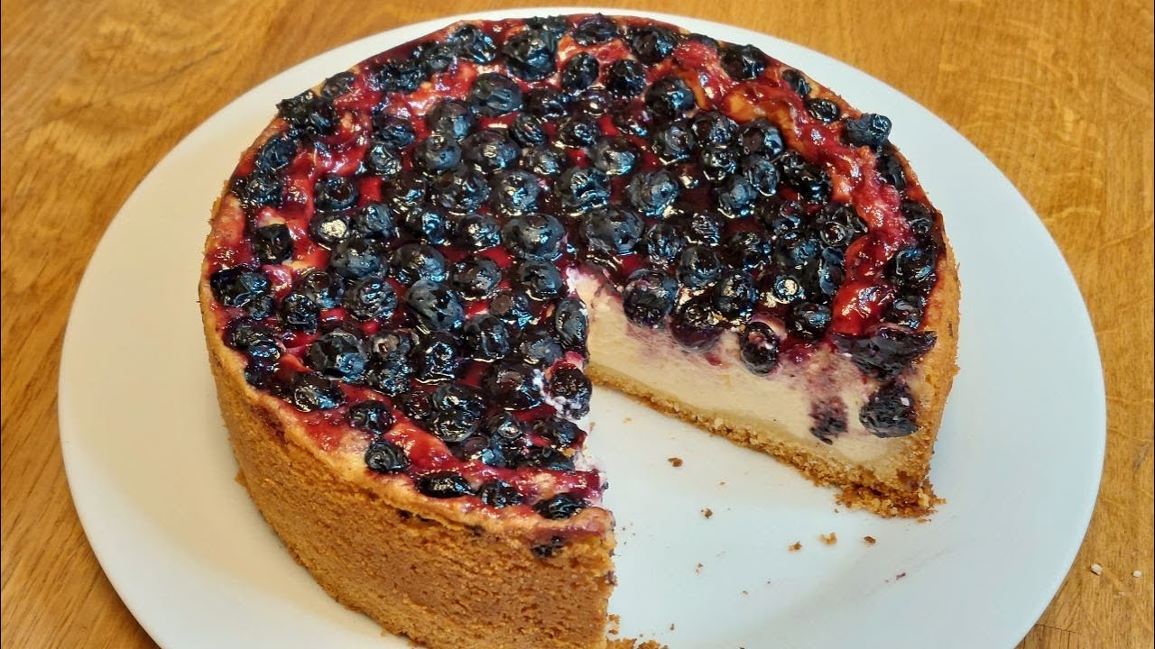 Schmandkuchen mit Blaubeeren / Sour cream cake with blueberries