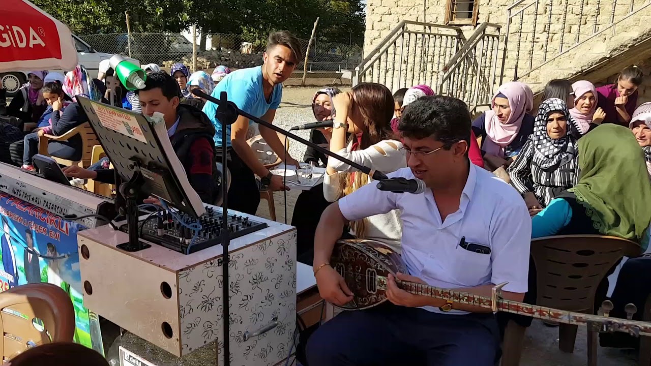 GRUP PAZARCIKLI ALDAS KOYUNDE ALDAS GENCLERI HALAY BASINDA :)   22.10.2017