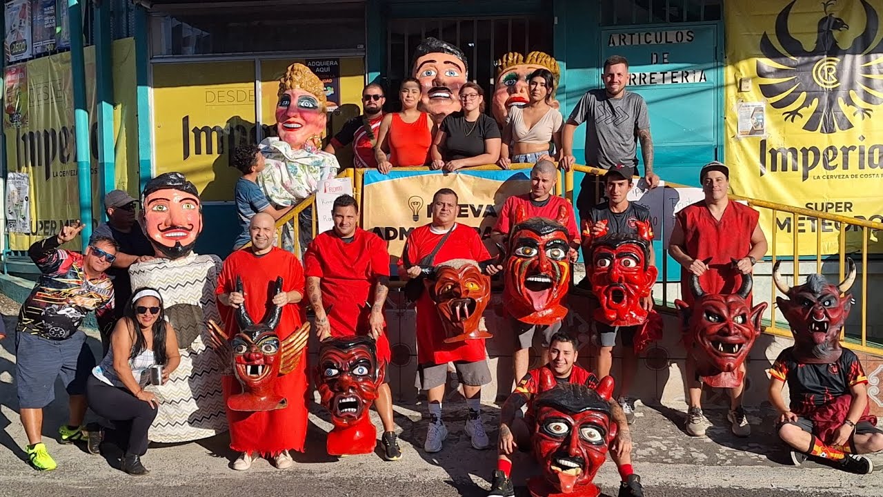 Comité De Payasos San Pedro de Barva y la Diablada Heredia apoyando al Super el Meteoro