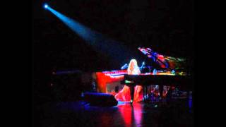 Tori Amos - When the Levee Breaks Live in Austin September 2 2005 chords