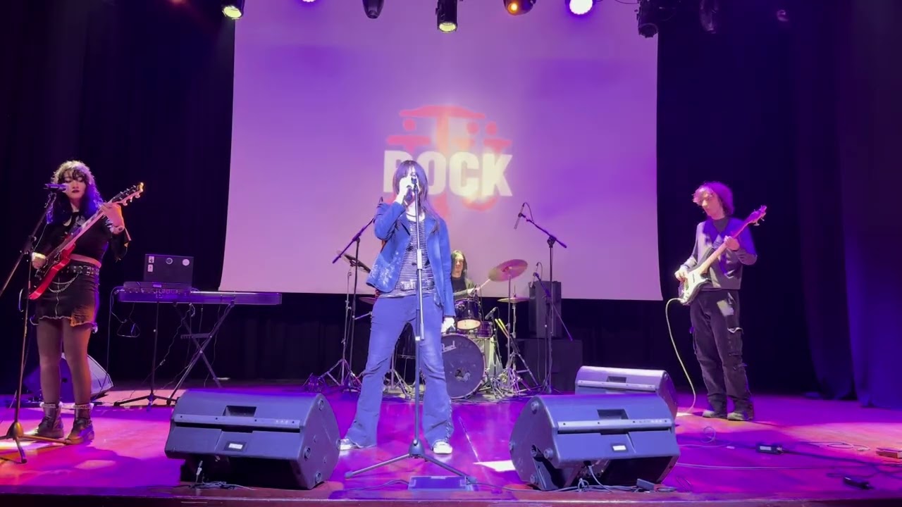 Hole - Petals (İTÜ Rock 13. Rock Gecesi)