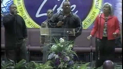 Bishop George Bloomer - John P Kee sings a "NO SYS...