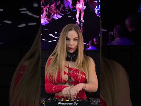 Vibe with DJ Aurika