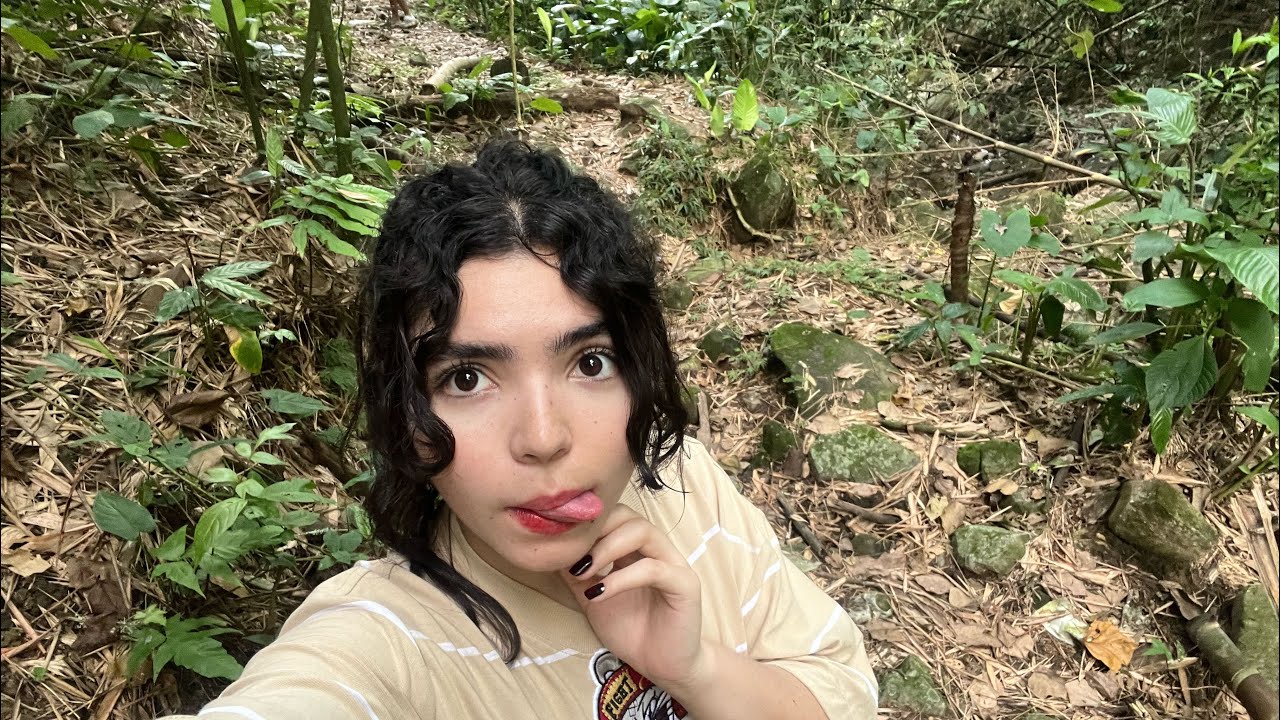 ASMR AL AIRE LIBRE-mouth sounds con glooss, tapping, toco tu carita, mallita, sonidos de agua