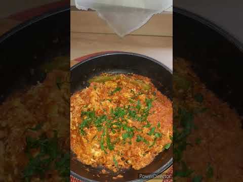 بيض بالطماطم للعشاء الشكشوكة