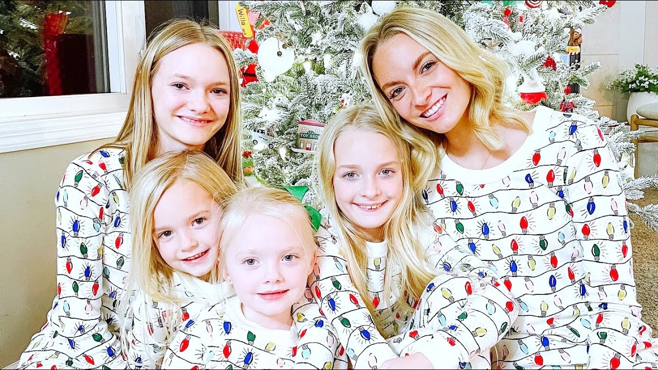 WHAT WE GOT FOR CHRISTMAS! CHRISTMAS MORNING PRESENT OPENING CHAOS!  2021