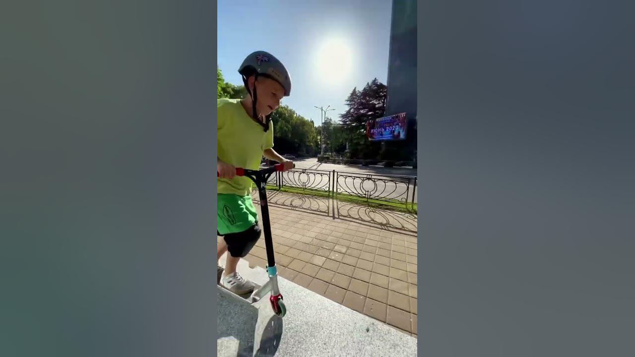 Банни хоп на трюковом самокате