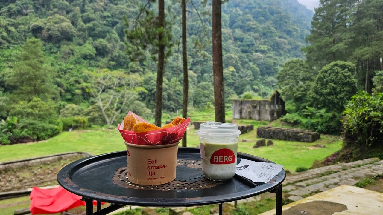 Tempat Ngopi dengan View Gunung Terbaik! Pesona Kafe Berg Puntang, Lokasi & Harga Tiket