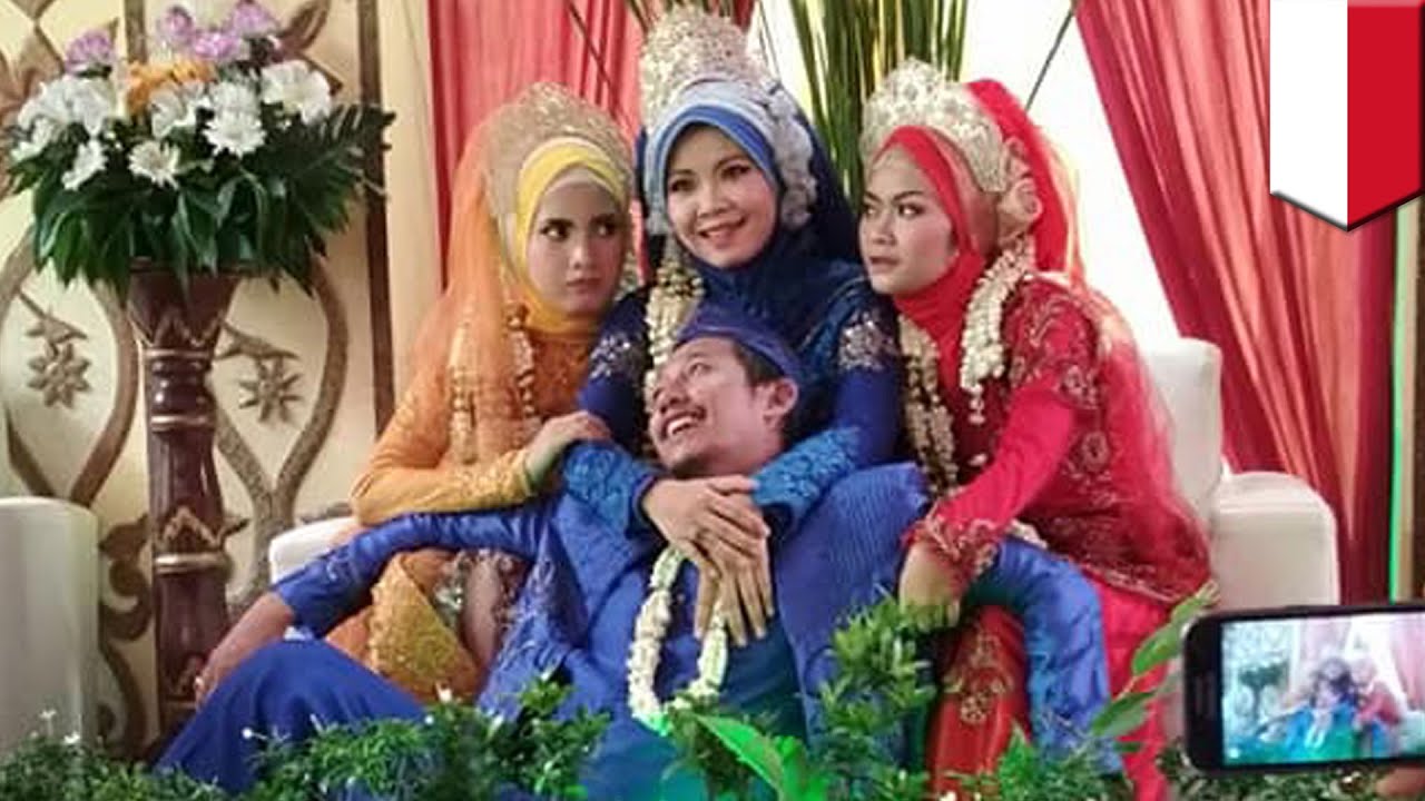 Viral foto  pernikahan  seorang pria  dengan  3 wanita  di atas 