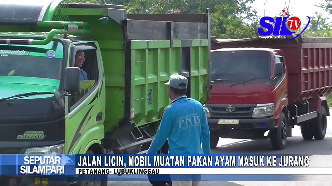 JALAN LICIN MOBIL MUATAN PAKAN AYAM MASUK KE JURANG YouTube