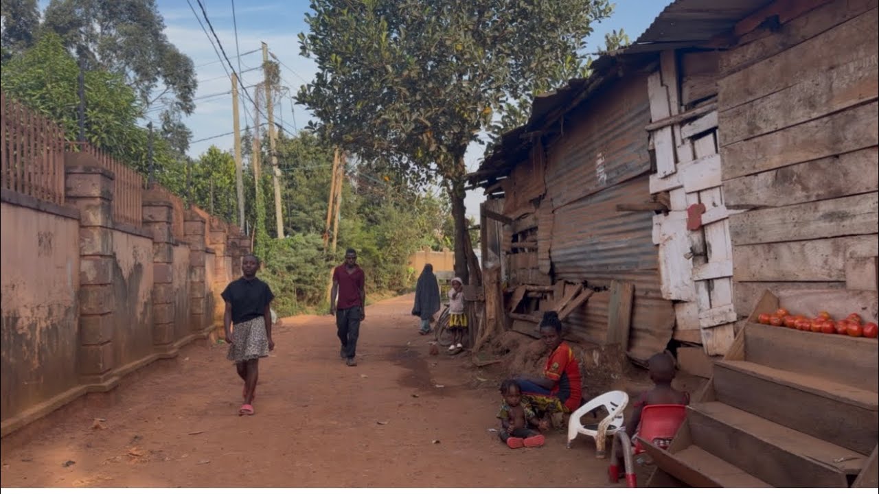 A WALK THROUGH A HUMBLE COMMUNITY IN AFRICA 🌍 UGANDA ON A BUSY DAY.