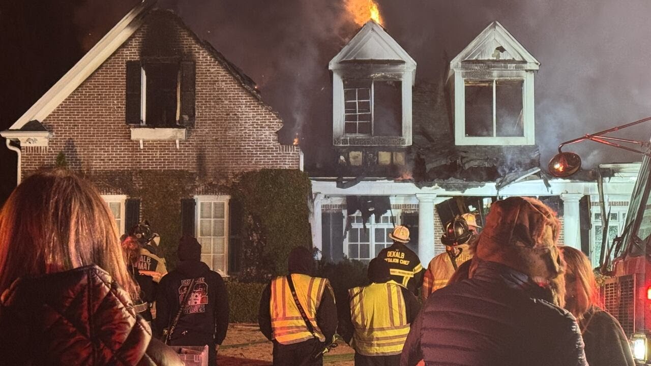 Family escapes house fire in Brookhaven days before Christmas - YouTube