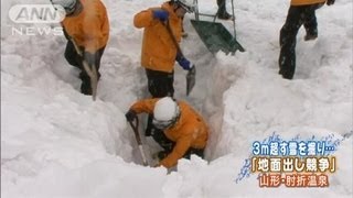雪を掘って掘って「地面出し競争」山形・肘折温泉(12/02/27)