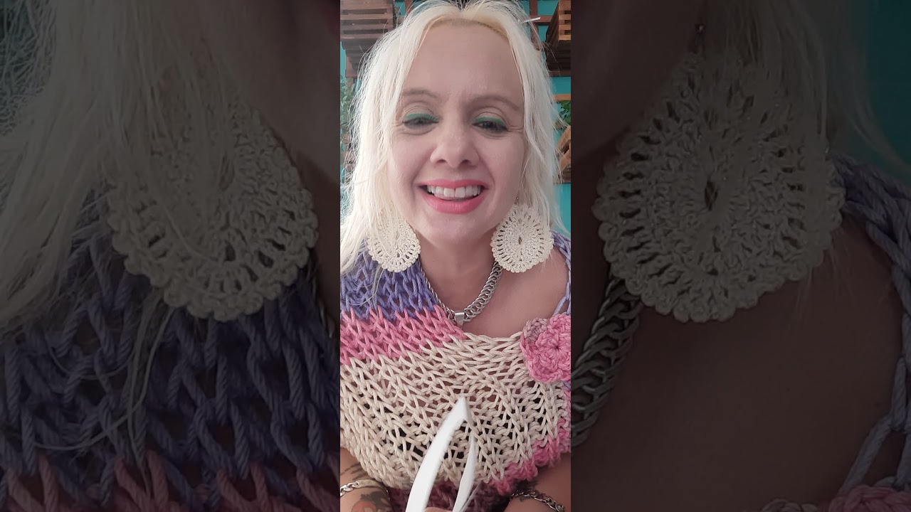 Gola Poncho- Professora Anthonianne levenhagen