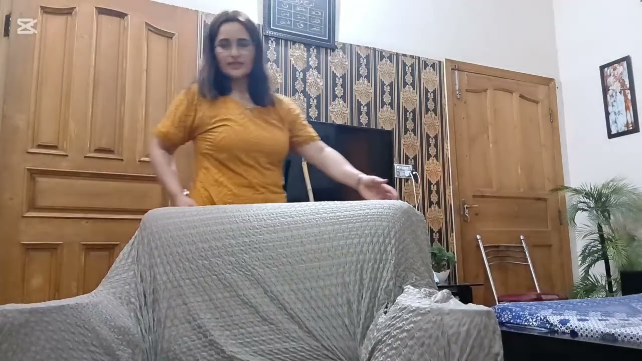 Aj kam wali ki chuti thi r Sara kam khud kia...