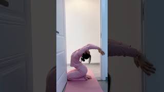 #Yoga #Fitness #Wellness #HealthyLifestyle #Stretching #YogaPractice #MindBodyBalance 🧘♀️💪🌿