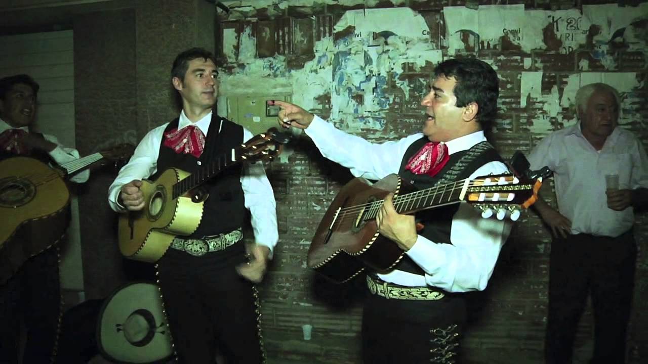 Mariachis de serenata por España YouTube