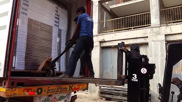 Container De stuffing by forklift