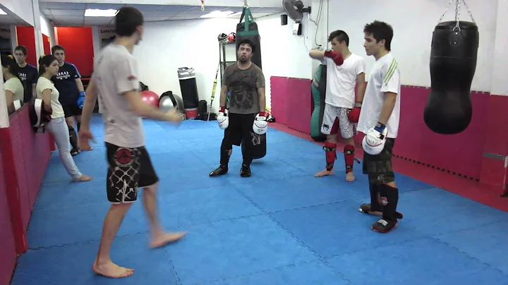 Clase Kickboxing Profesor Benjamin Arroyo HeroGym