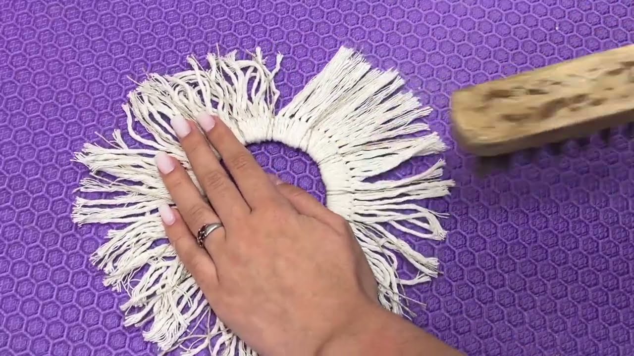 Посмотрите, что происходит, когда вы скручиваете пряжу таким образом