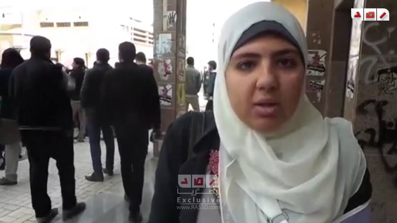 اول يوم استفتاء - طلاب جامعة المنصورة يمزقون الدستور و يعلنون المقاطعة