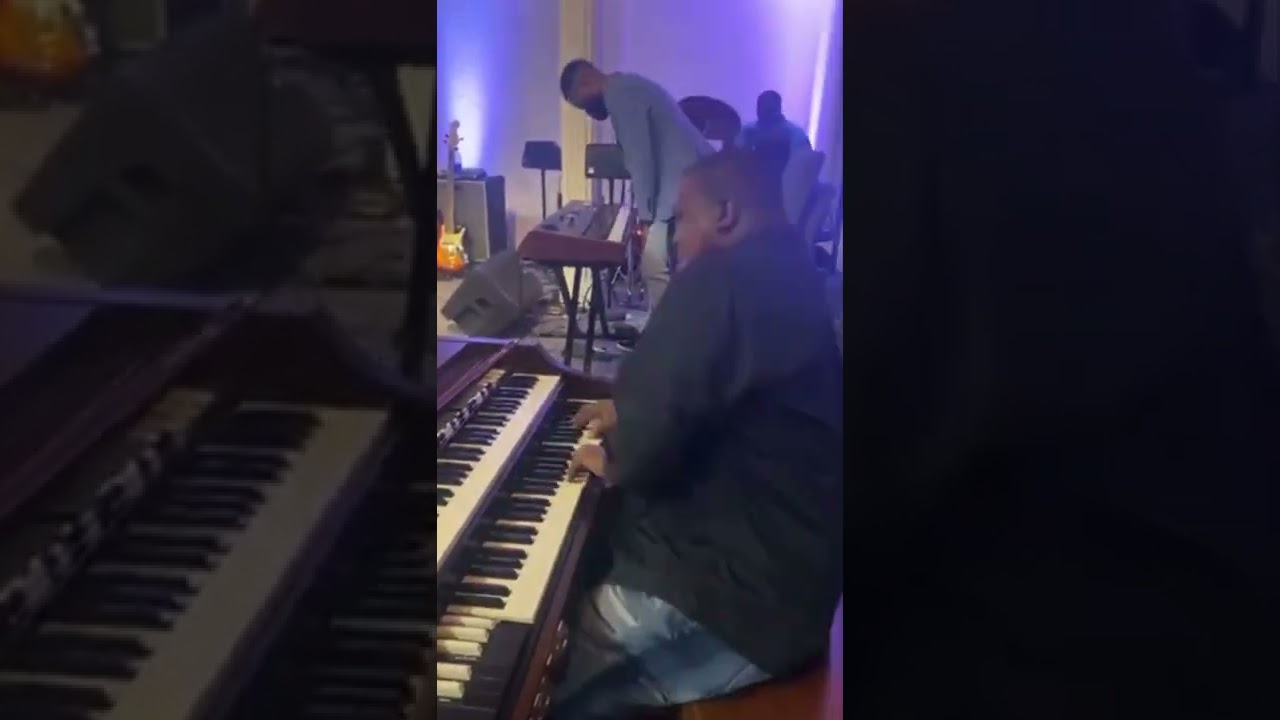 Organist Goes Crazy Behind Preacher 