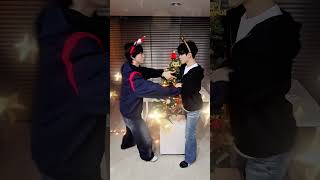 아 크리스마스 하나도 기대 안 된다ㅋ Christmas? Whatever. We couldn't care less #TRENDZ #트렌드지 #ra_L #EUNIL