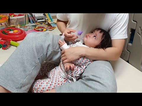Video: Hvordan Gi Melk Til Babyer