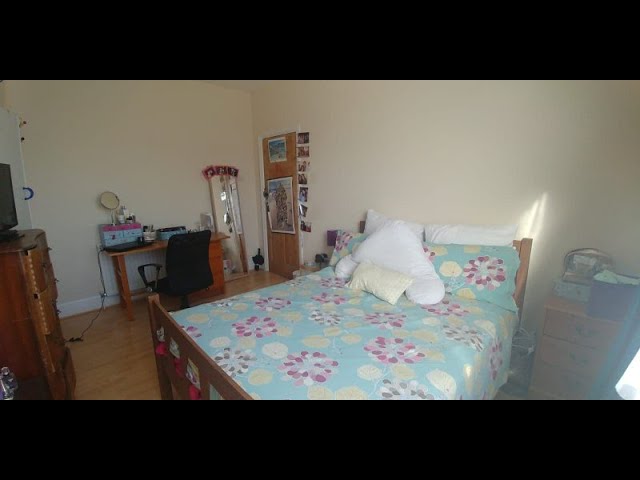 Extra large double room in friendly house share Main Photo