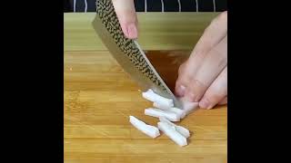 手打ち三徳包丁スチール製、 高硬度ナイフとハンドルのシームレスな接続一体型でお手入れ便利シャープで丈夫梨木製ハンドル、 滑りにくく疲れない、期間限定、先着順